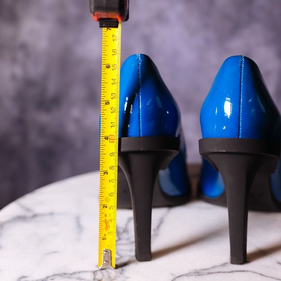 DKNY blue, leather Prim Pointy Pump with rubber heel - Picture 7 of 8